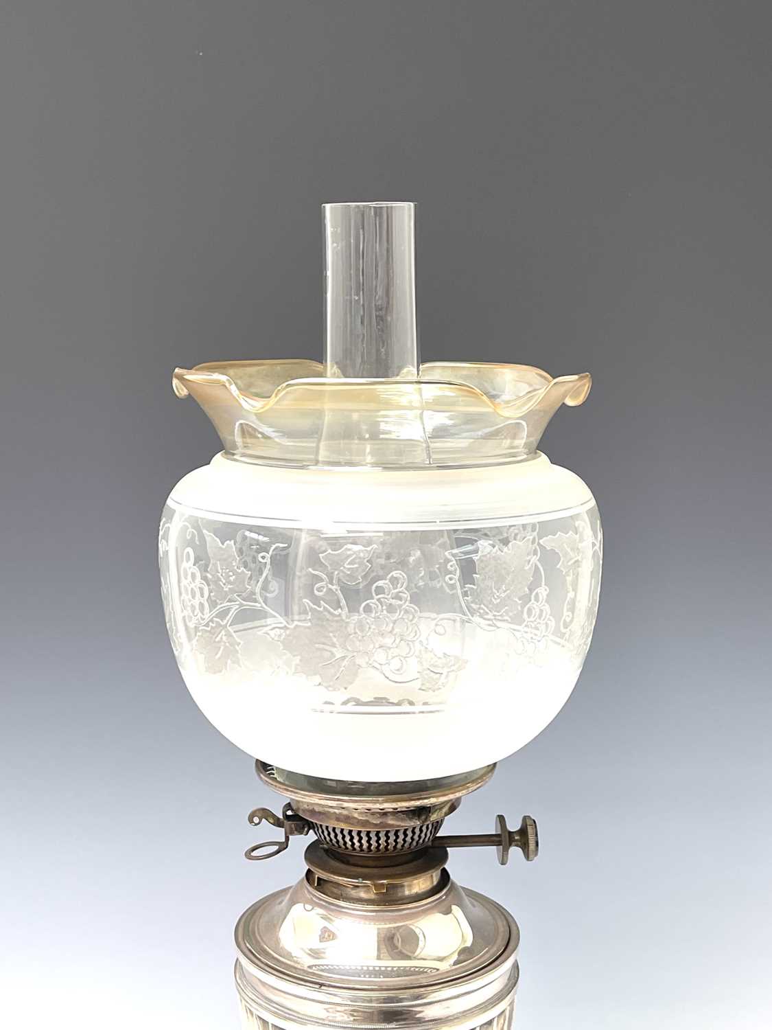 An Edwardian silver plated urn shaped table oil lamp, with Hink's patent burner and with an etched - Image 2 of 10