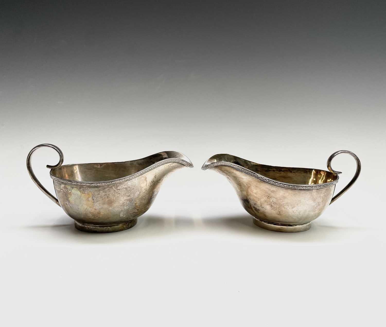 A pair of George V silver sauce boats by Joseph Rodgers & Sons Sheffield 1933 8.89ozCondition