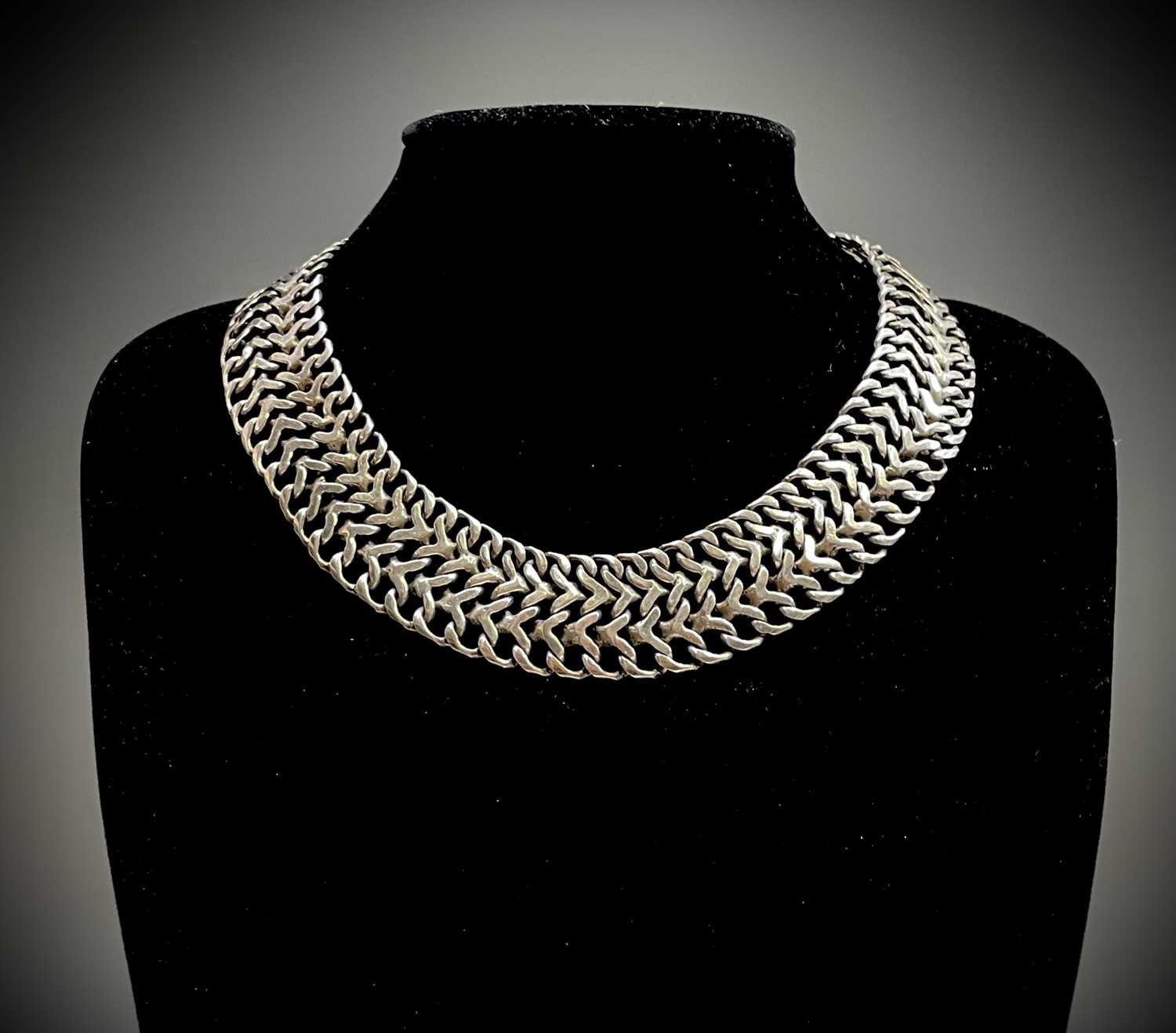 A Mexican silver chain collar 103.5gmCondition report: Length 42cm, clasp works well and condition