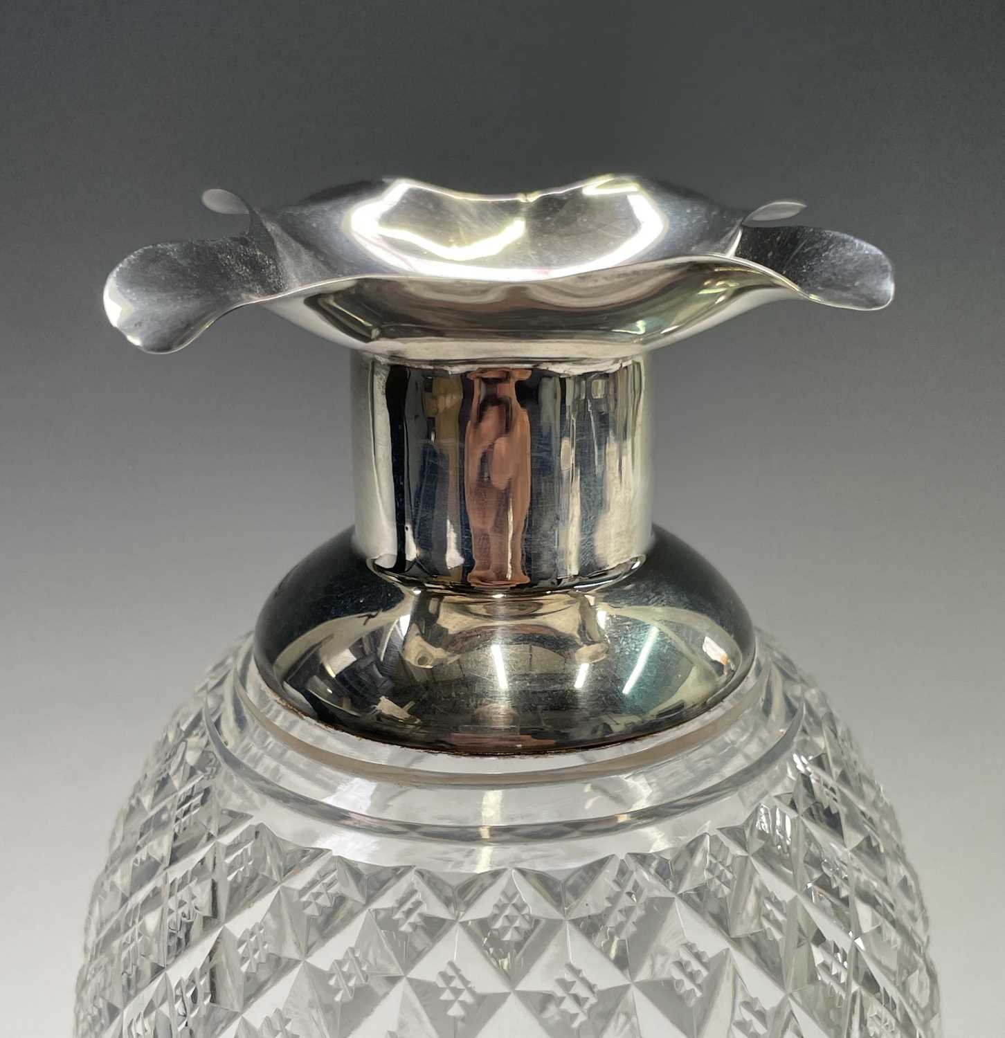 A good cut glass ovoid footed decanter with plain silver shoulder neck and quatrefoil rim by James - Image 5 of 8