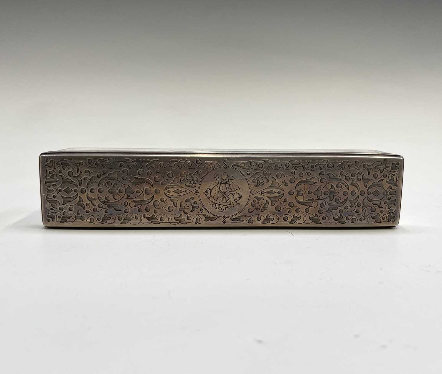 A fine Victorian rosewood veneered and brass bound toilet case by Howell, James and Co, Regent - Bild 13 aus 46