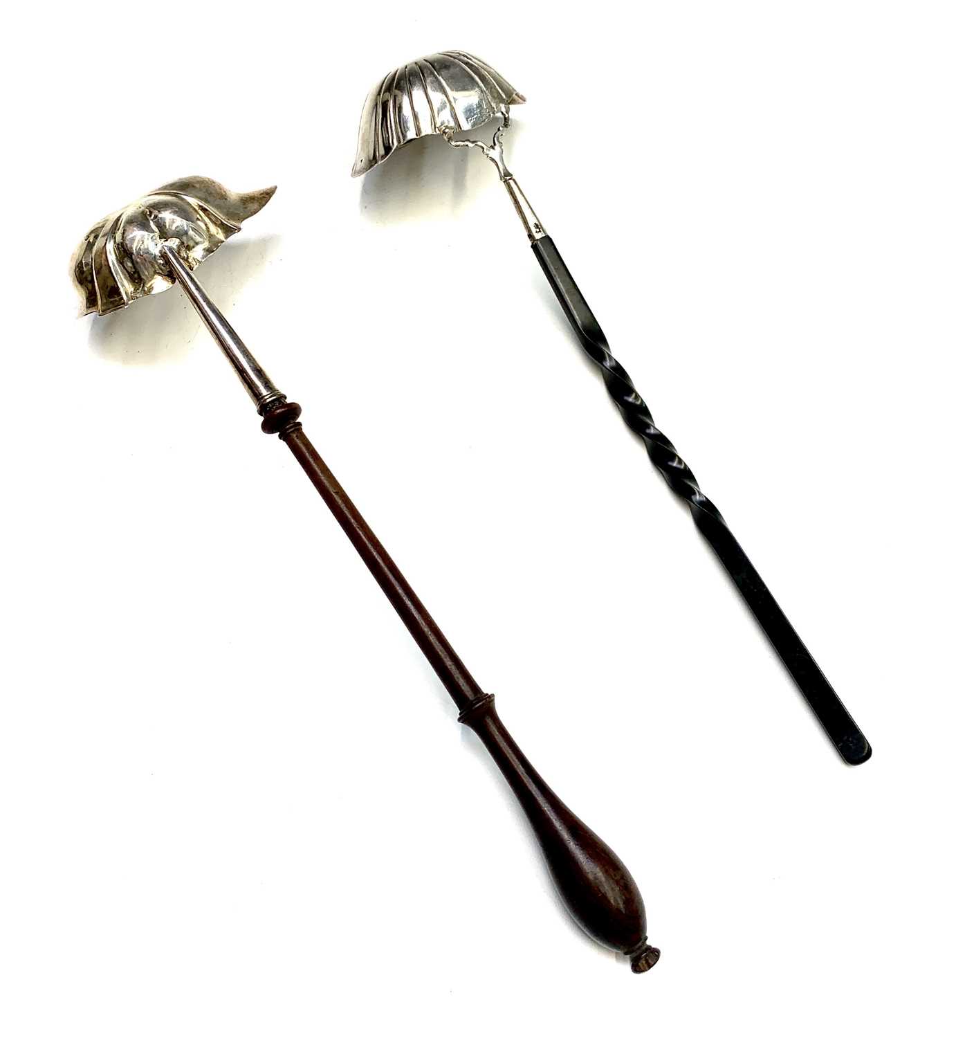 Two Georgian silver punch ladles, with fluted bowls One with a turned wooden handle the other part - Bild 3 aus 4