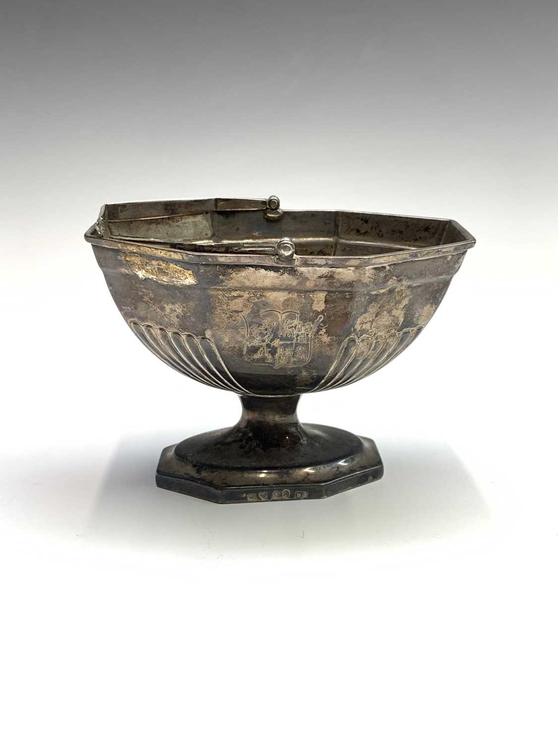 A George III silver octagonal sugar bowl by Daniel Pontifex 1796 6.56ozCondition report: The bail - Bild 3 aus 5