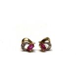 A pair of gold earrings 1.1gm