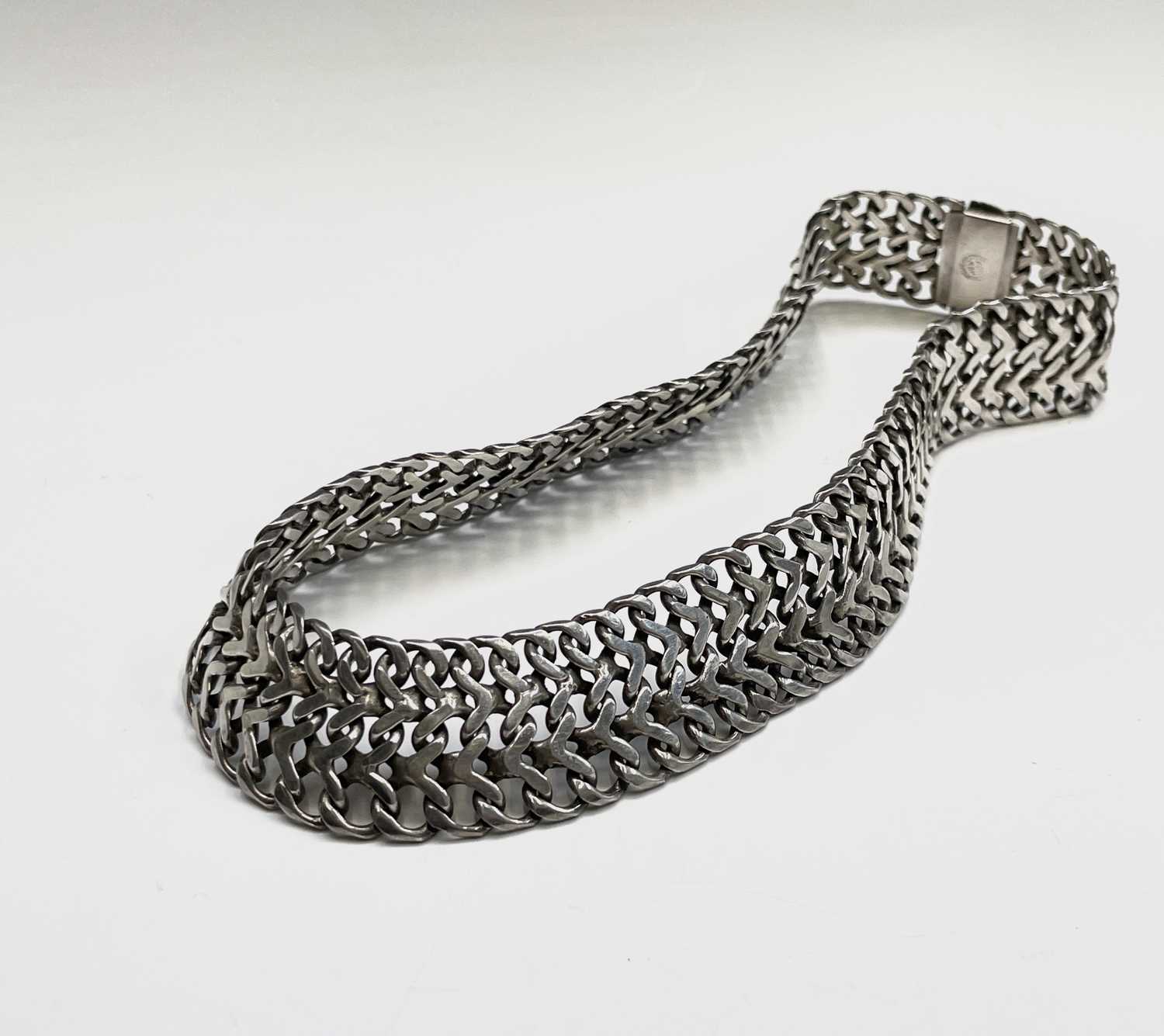 A Mexican silver chain collar 103.5gmCondition report: Length 42cm, clasp works well and condition - Image 3 of 6