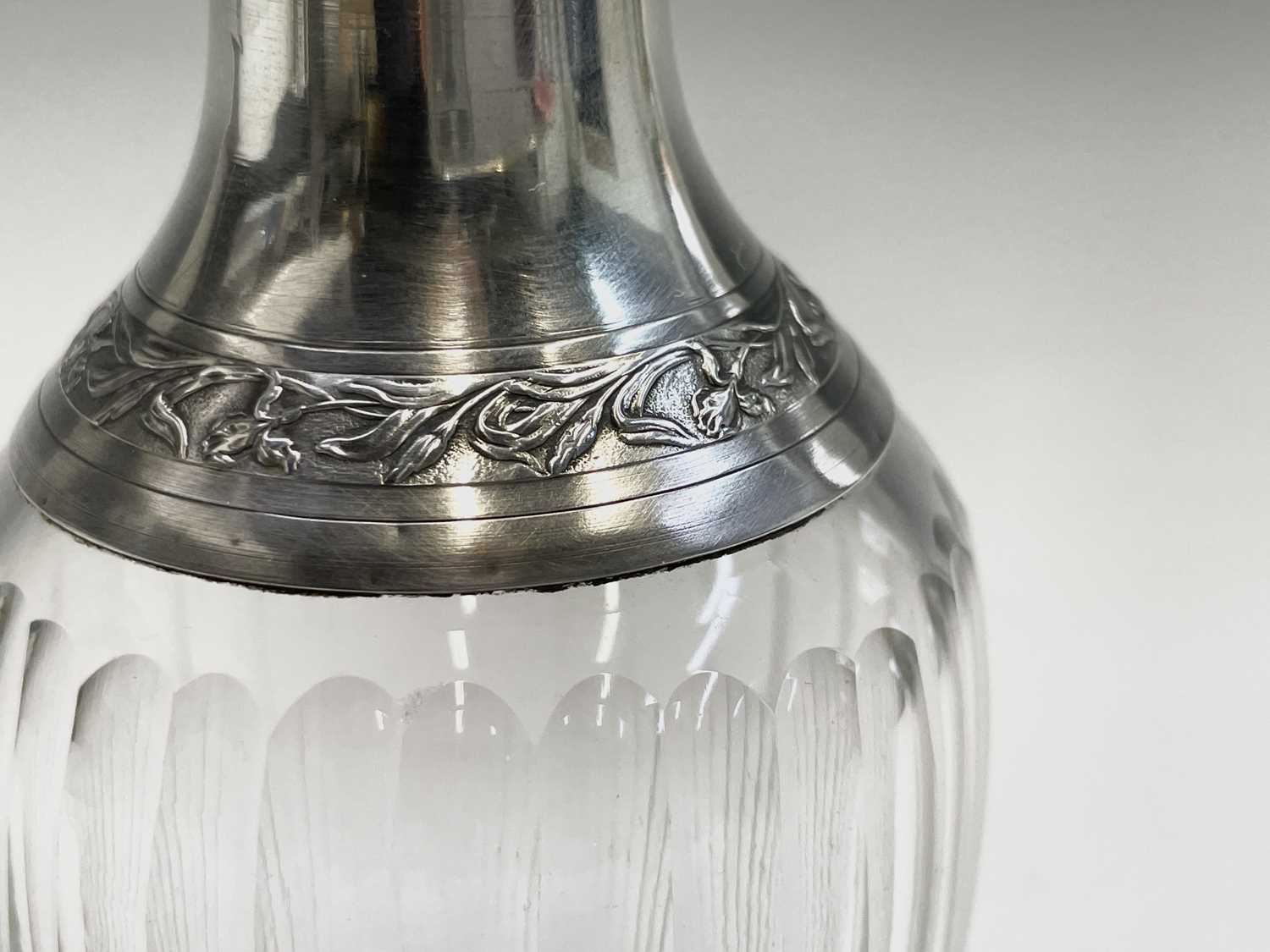 A French small silver-mounted cut glass decanter 21 cm including stopperCondition report: Damage - Image 4 of 8