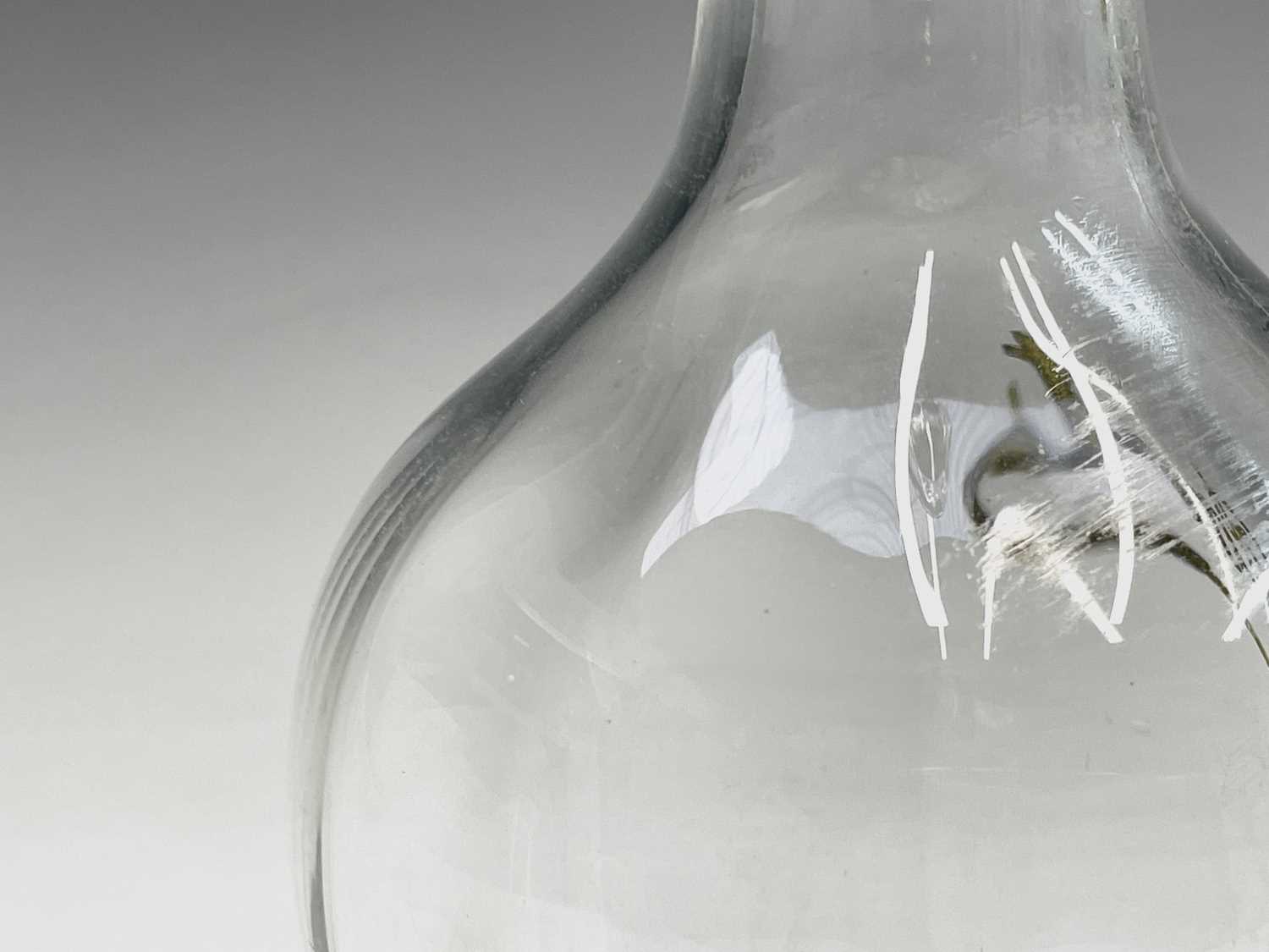 A glass silver-mounted port decanter 23cmCondition report: Damage beneath collar, indistinct mark - Bild 7 aus 7