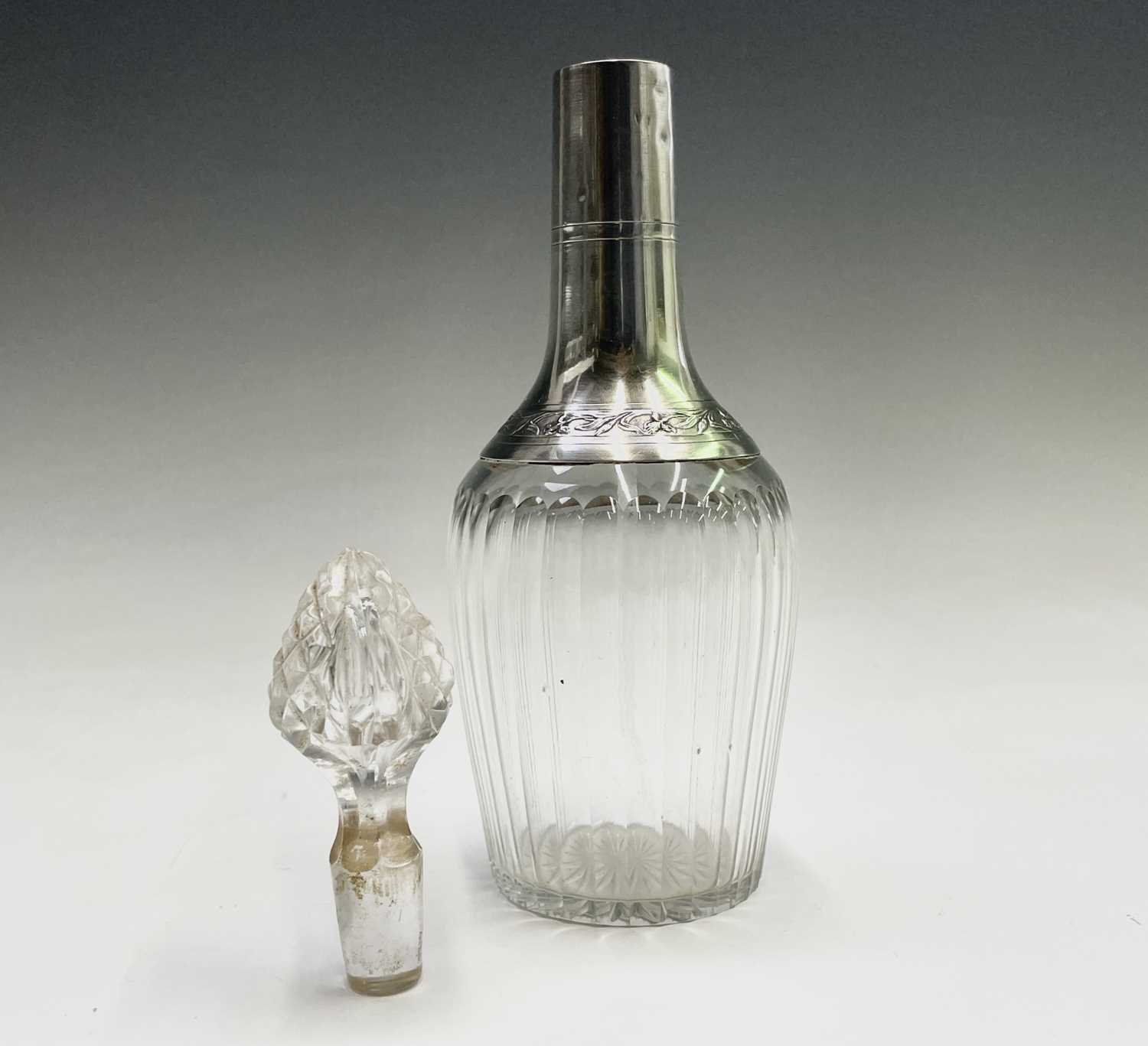 A French small silver-mounted cut glass decanter 21 cm including stopperCondition report: Damage - Bild 3 aus 8