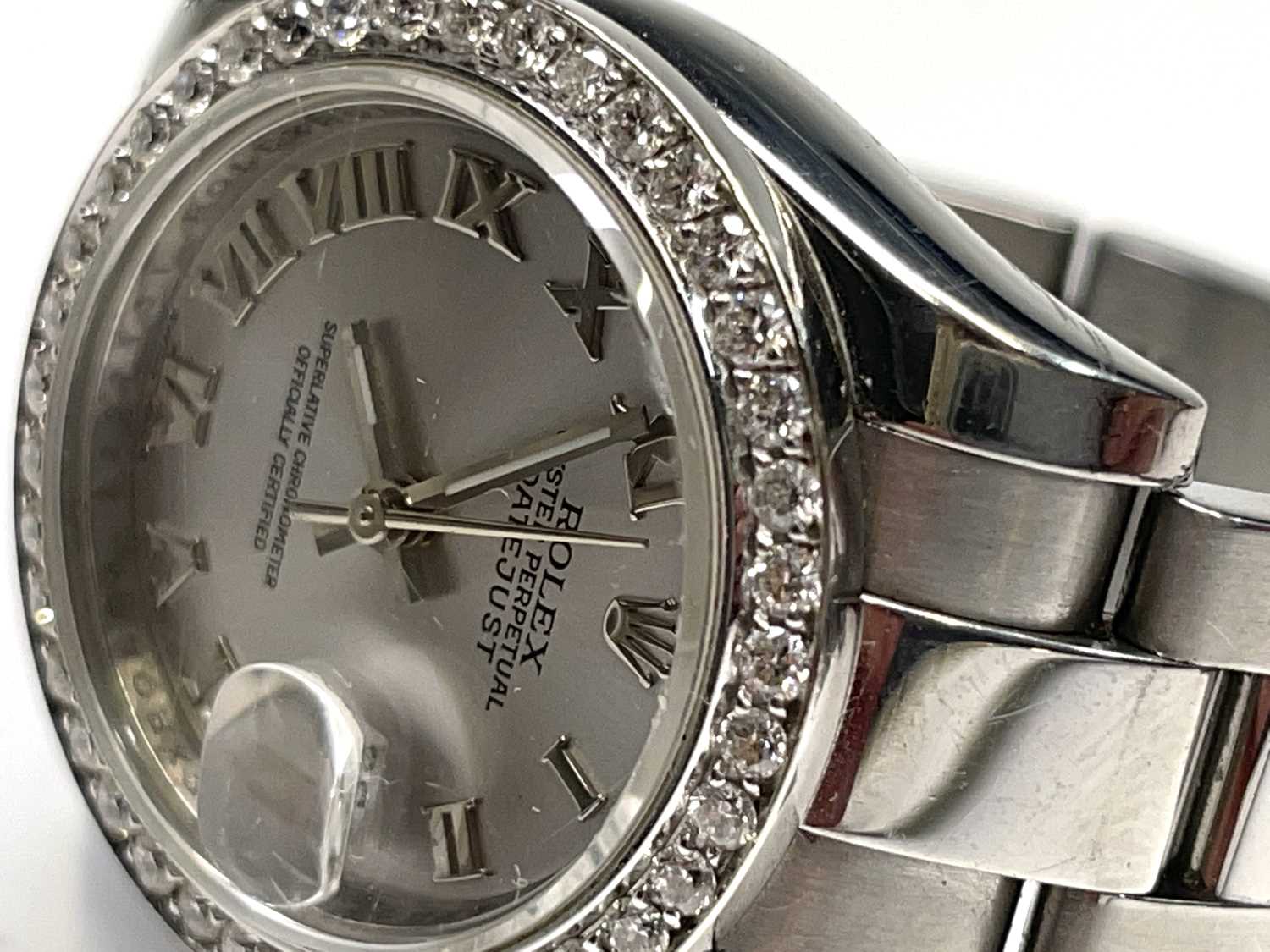 A Rolex ladies Oyster Perpetual Datejust Superlative Chronometer with diamond bezel, diameter 26. - Image 4 of 23