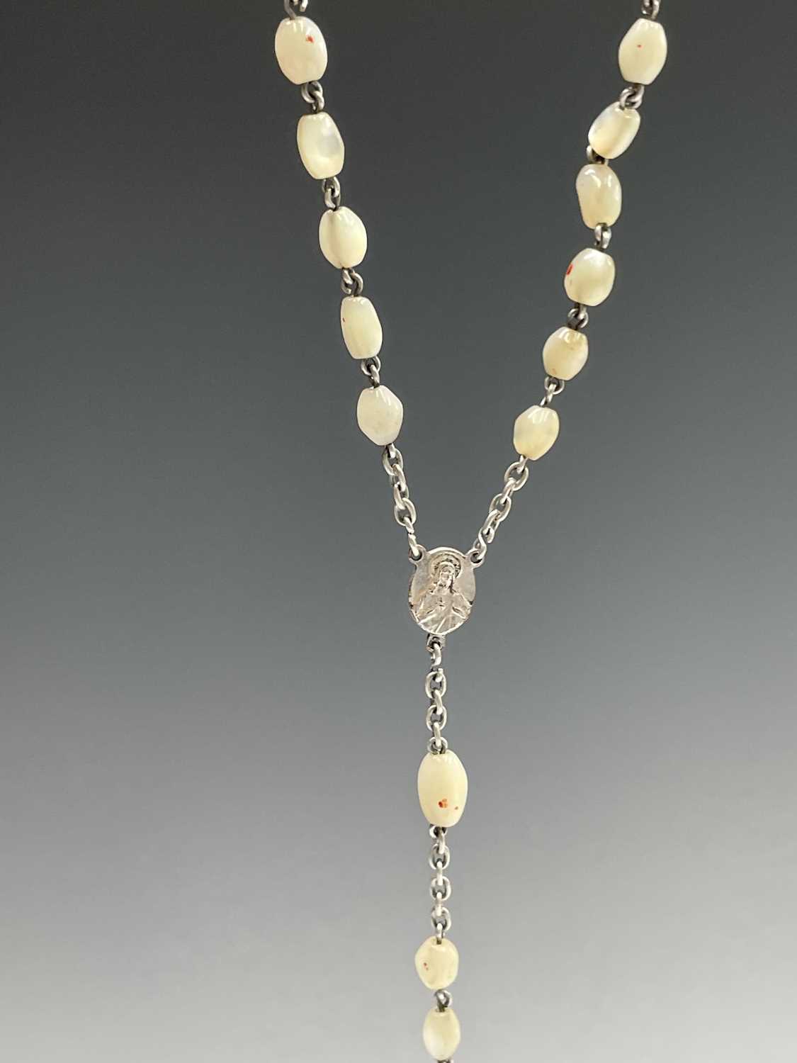 Fifteen rosary bead necklaces, all with unique decorative crosses. - Image 15 of 20