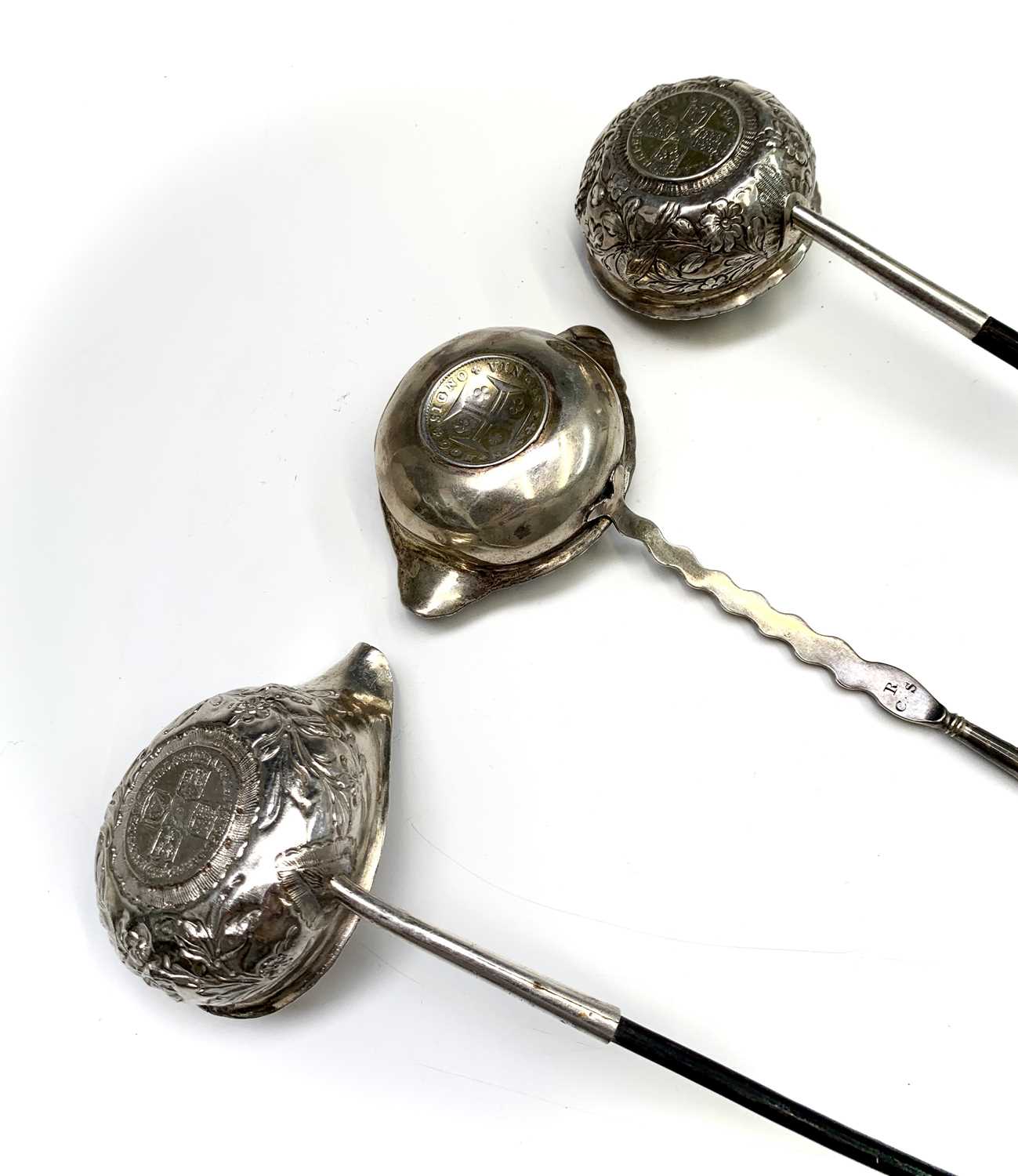 Three coin set 18th century punch ladles, with spiral whale bone handles, one set a George II - Bild 2 aus 3