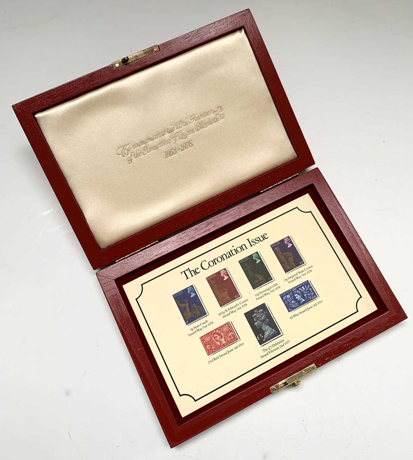 A cased set of Coronation silver-gilt replica stamps - Bild 2 aus 2