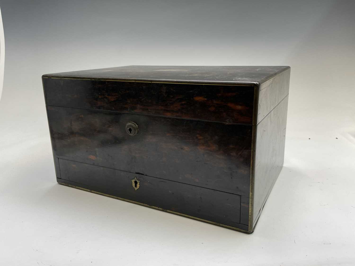 A fine Victorian rosewood veneered and brass bound toilet case by Howell, James and Co, Regent - Bild 44 aus 46