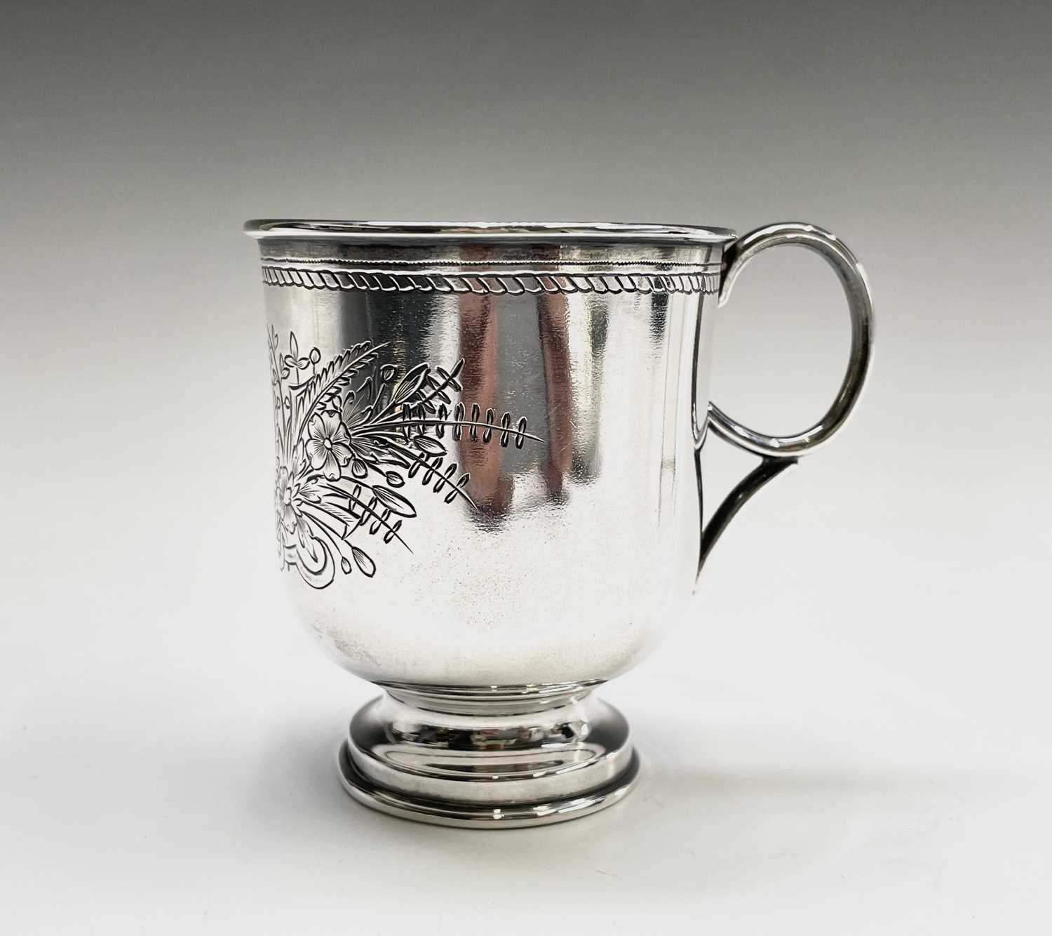 A Russian Moscow silver cup and saucer with engraved decoration Marks dated 1893 171gmCondition - Bild 8 aus 12