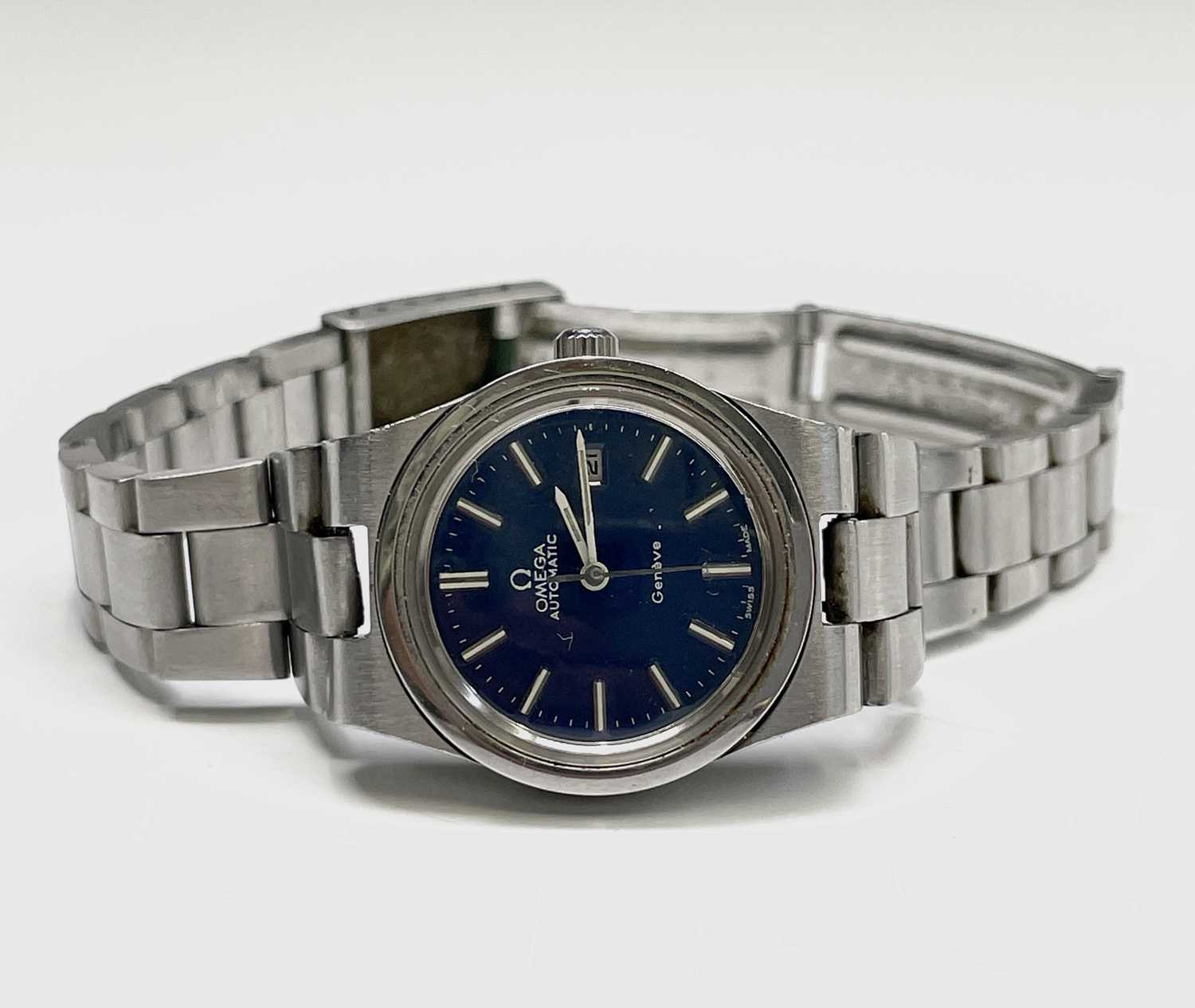 A ladies Omega stainless steel automatic Geneve Date blue dial wristwatch 26.17mm diameter with
