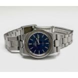 A ladies Omega stainless steel automatic Geneve Date blue dial wristwatch 26.17mm diameter with