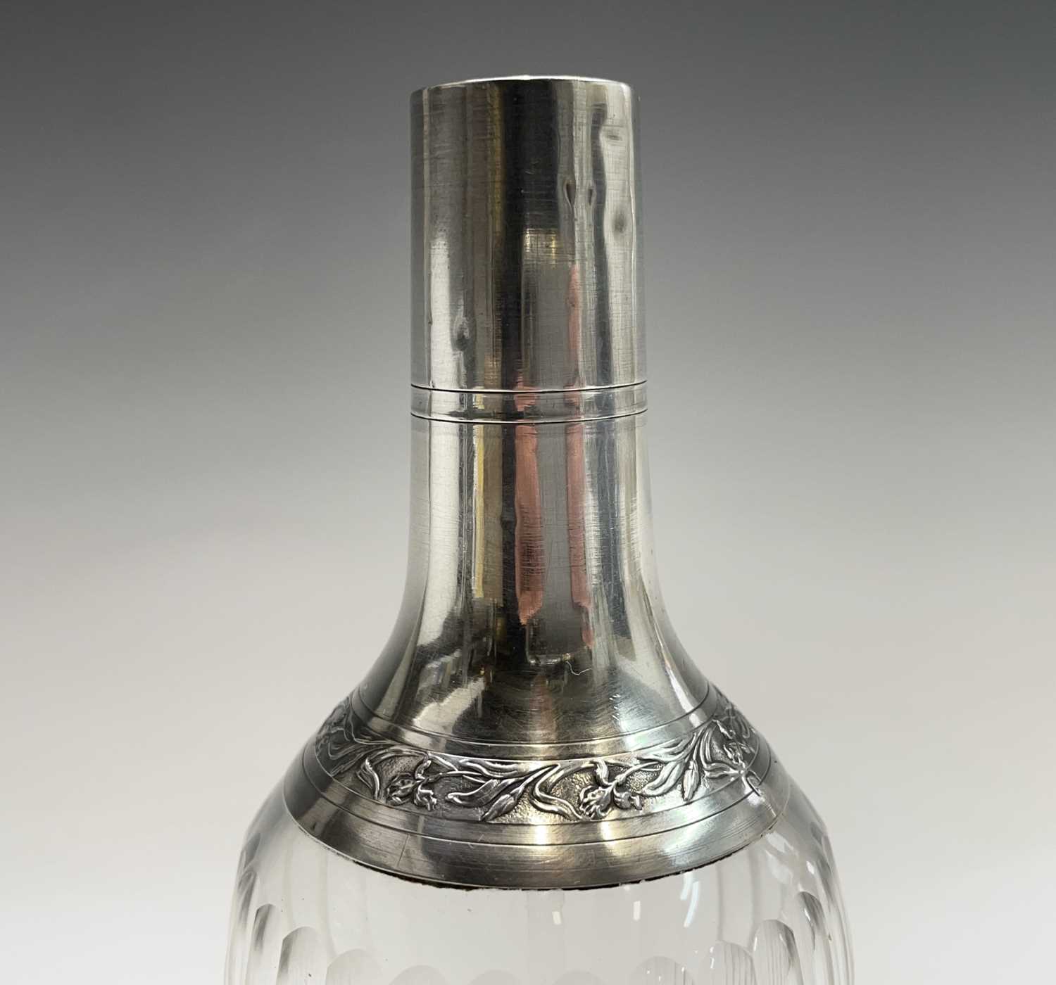 A French small silver-mounted cut glass decanter 21 cm including stopperCondition report: Damage - Bild 7 aus 8