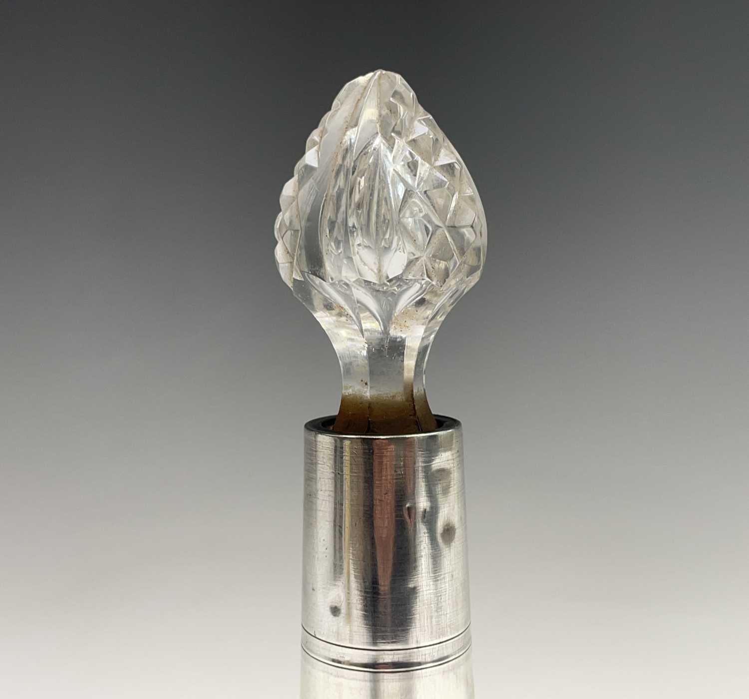 A French small silver-mounted cut glass decanter 21 cm including stopperCondition report: Damage - Image 8 of 8