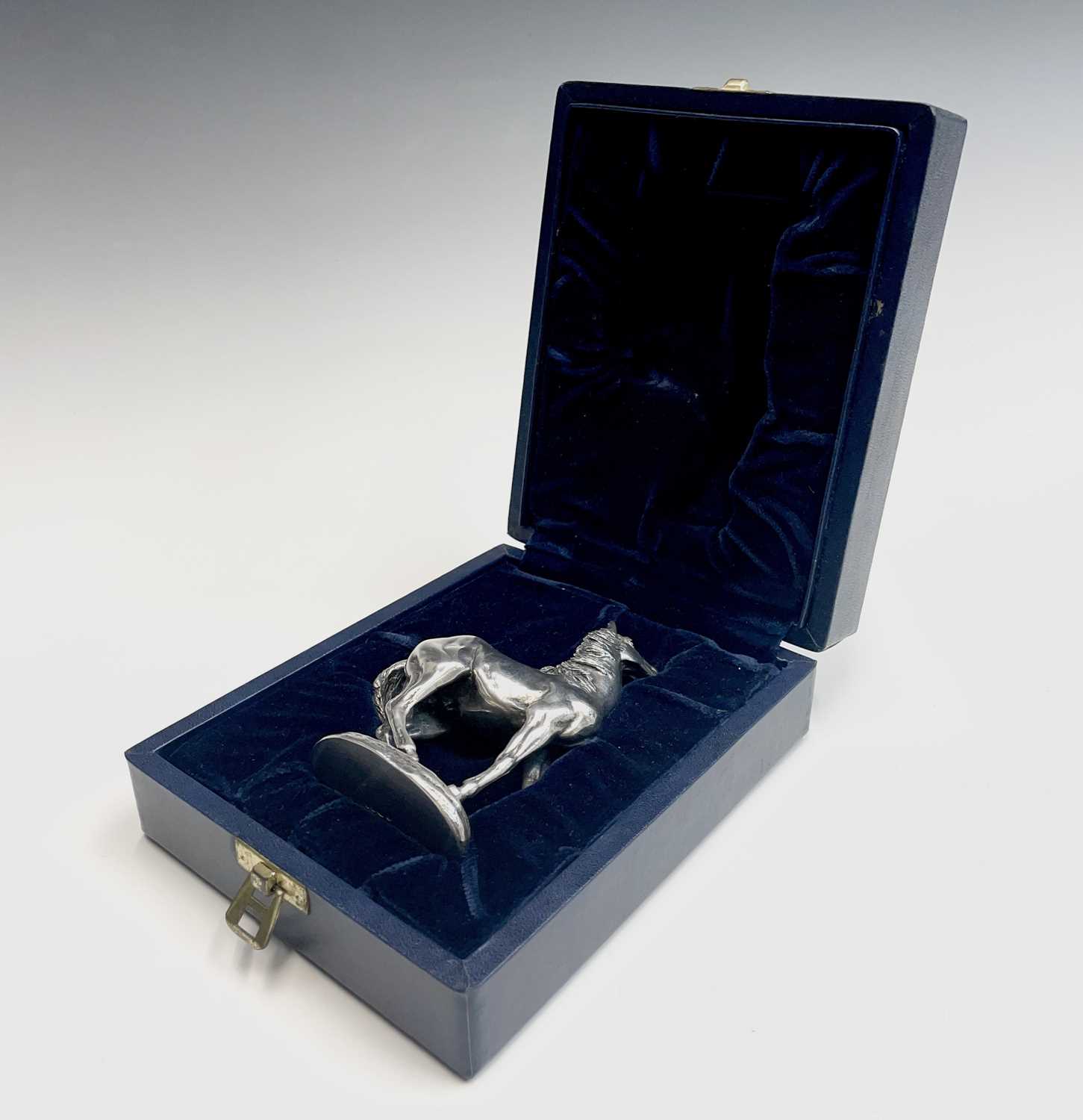 A John Pinches silver horse 19.54oz 11.7cm BoxedCondition report: The model and box are both in very - Bild 16 aus 16