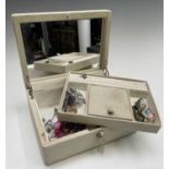 A Vicci jewell box and contents