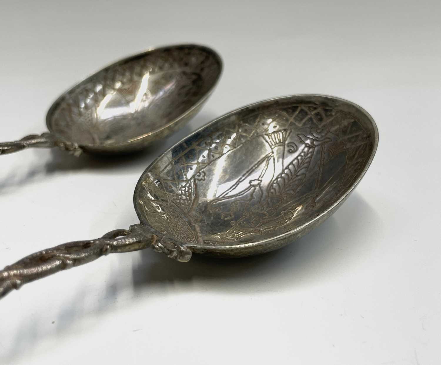 A pair of Indian silver deity spoons 21cm 139.3gmCondition report: No condition issues - Bild 6 aus 8