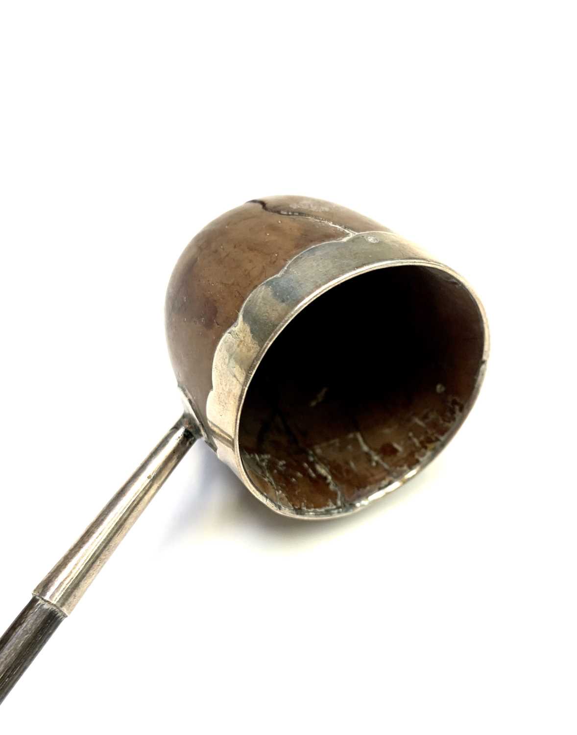 A Georgian punch ladle with spiral whale bone handle, the bowl a silver mounted wooden nut. - Bild 3 aus 3