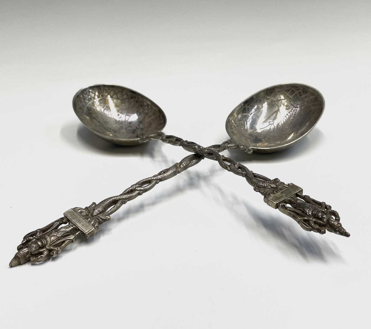 A pair of Indian silver deity spoons 21cm 139.3gmCondition report: No condition issues - Bild 4 aus 8