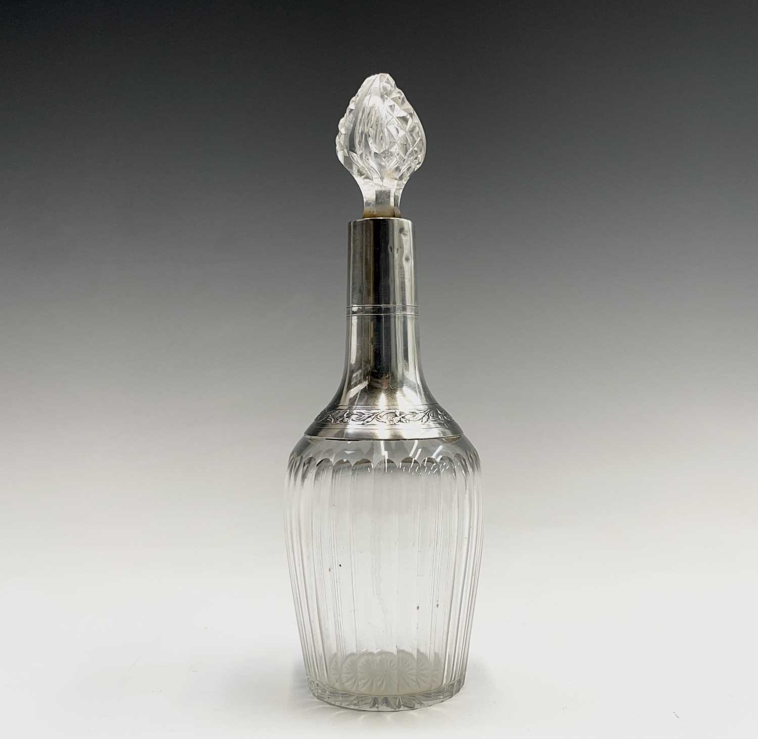 A French small silver-mounted cut glass decanter 21 cm including stopperCondition report: Damage