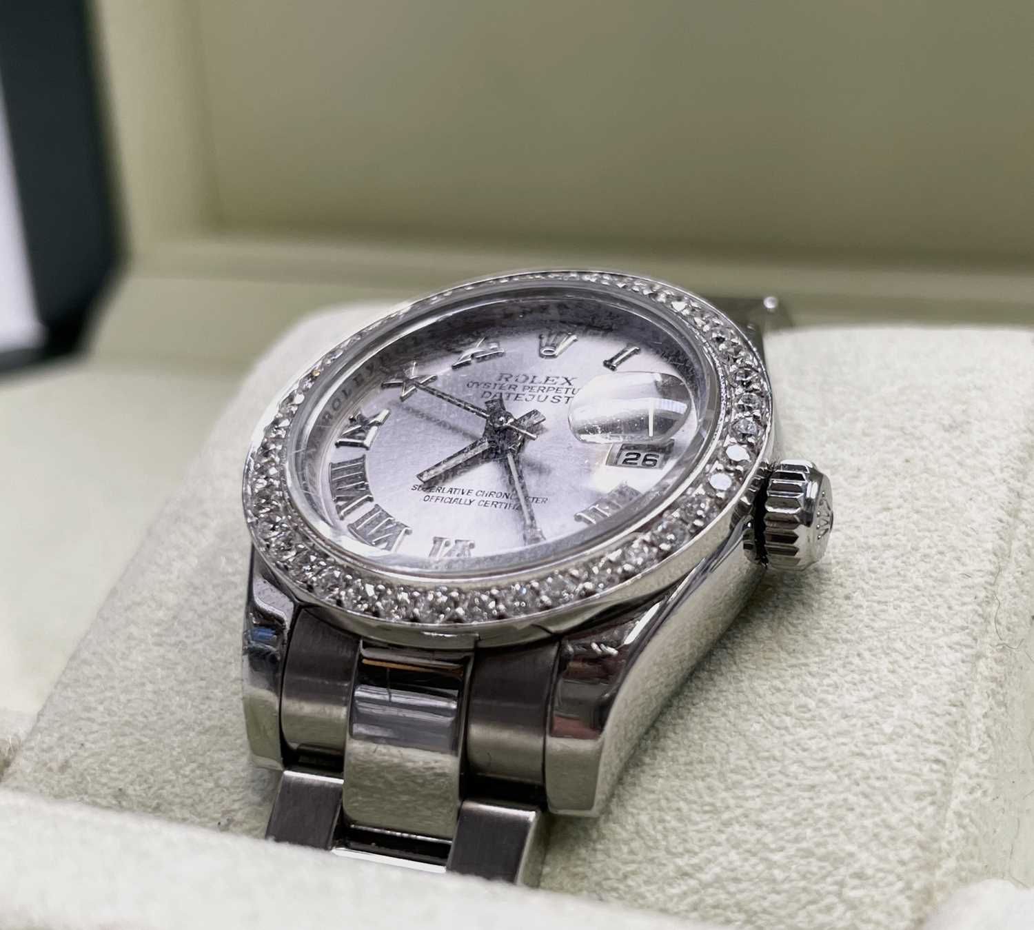 A Rolex ladies Oyster Perpetual Datejust Superlative Chronometer with diamond bezel, diameter 26. - Image 12 of 23