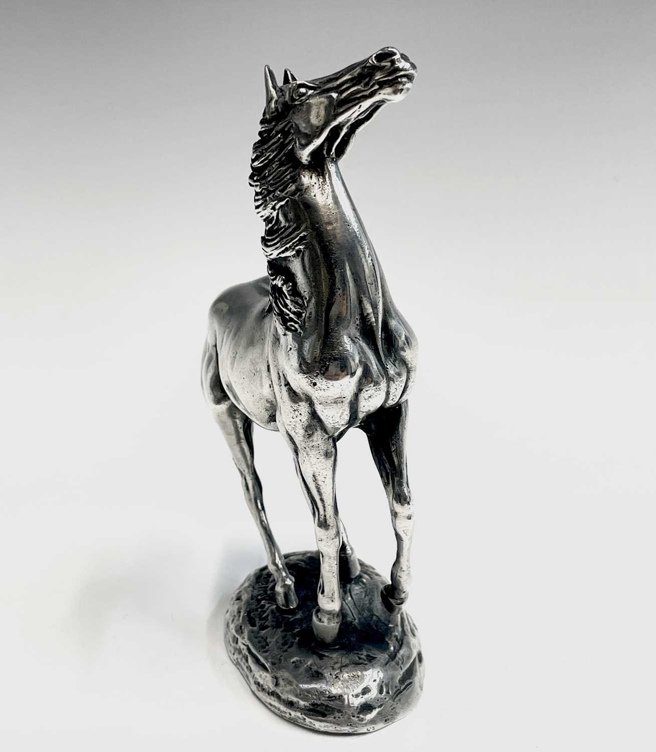 A John Pinches silver horse 19.54oz 11.7cm BoxedCondition report: The model and box are both in very - Bild 5 aus 16