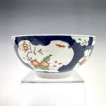 A Worcester porcelain sugar bowl, circa 1780, with painted floral reserves within a blue scale