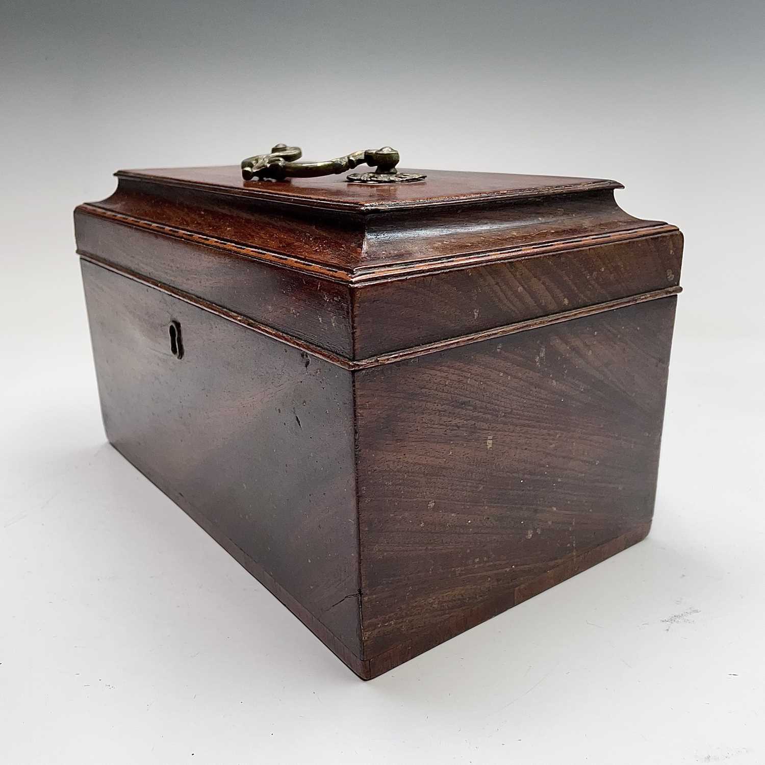 A mid George III mahogany and chequer strung caddy with triple divided interior. Width 25cm. - Image 2 of 8