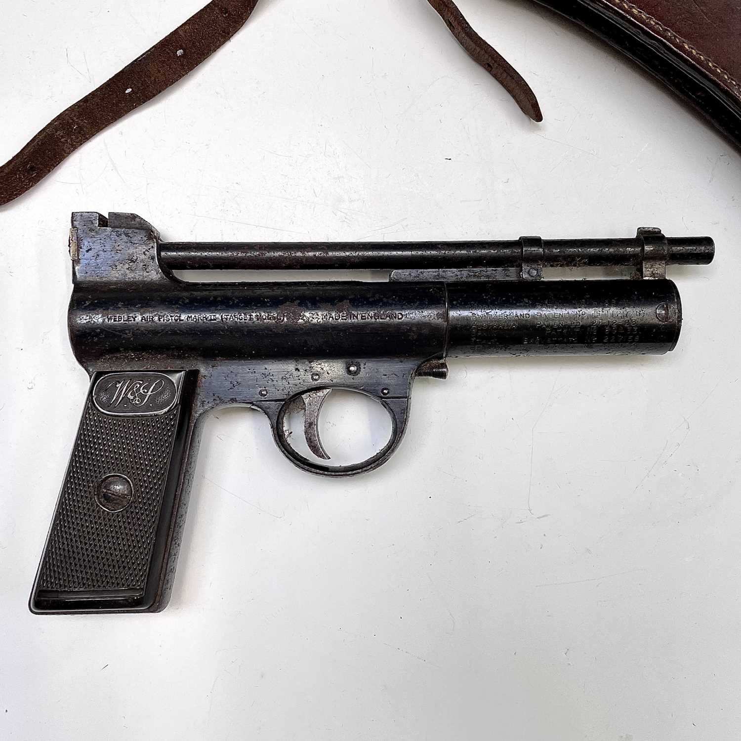 A Webley & Scott Mark II target air pistol, serial number 26404, also stamped 404, the blued steel - Image 10 of 10
