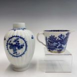 A Worcester blue and white porcelain cream jug, late 18th century, printed with a Willow pattern,