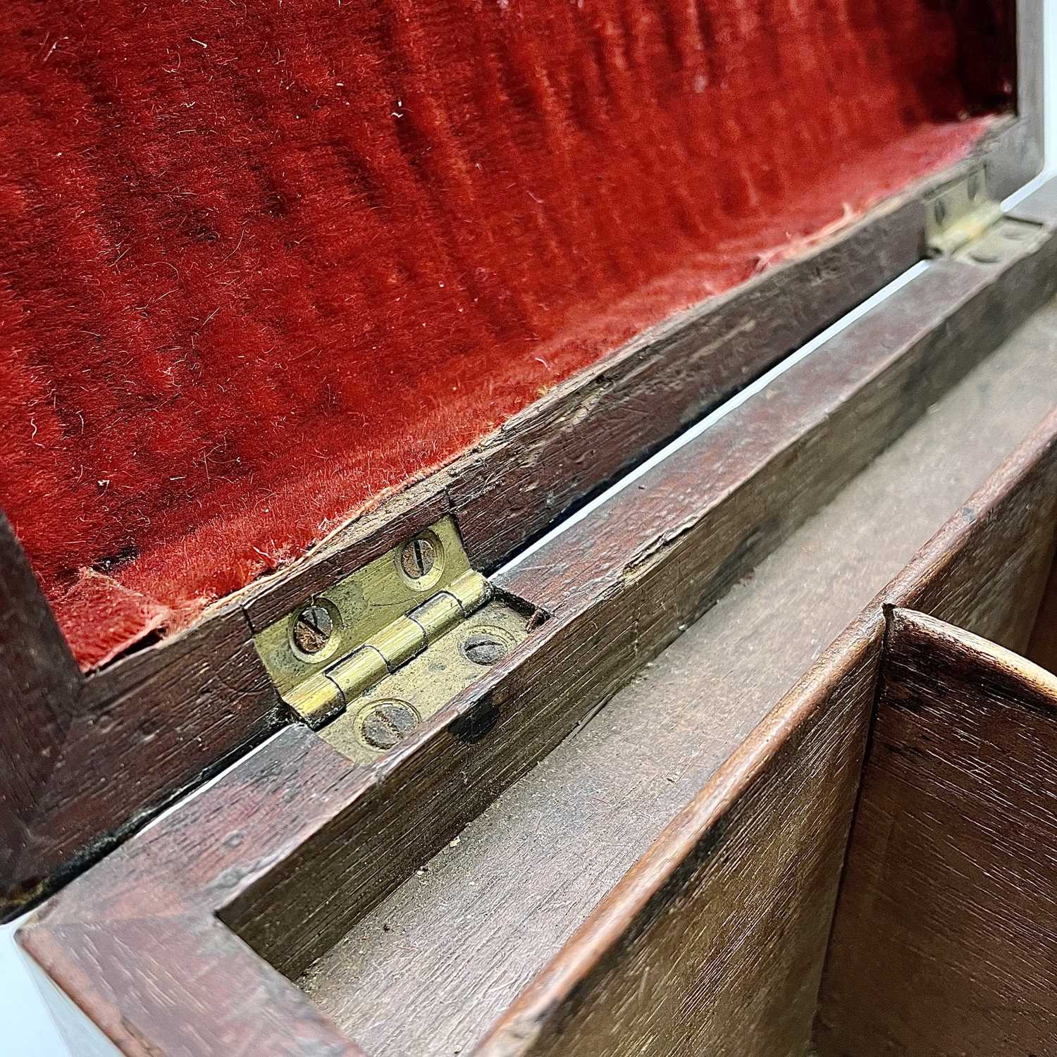 A mid George III mahogany and chequer strung caddy with triple divided interior. Width 25cm. - Image 8 of 8