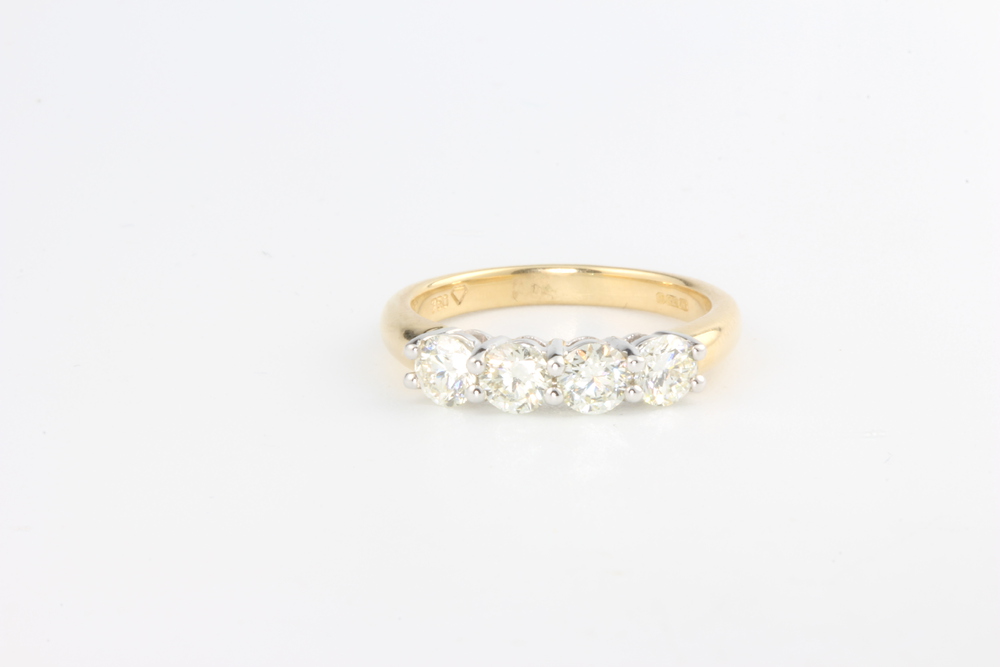 An 18ct yellow gold 4 stone diamond ring, approx. 1.08ct, size M, 4.3 grams