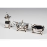 A silver 3 piece condiment and spoons, Birmingham 1923, 112 grams