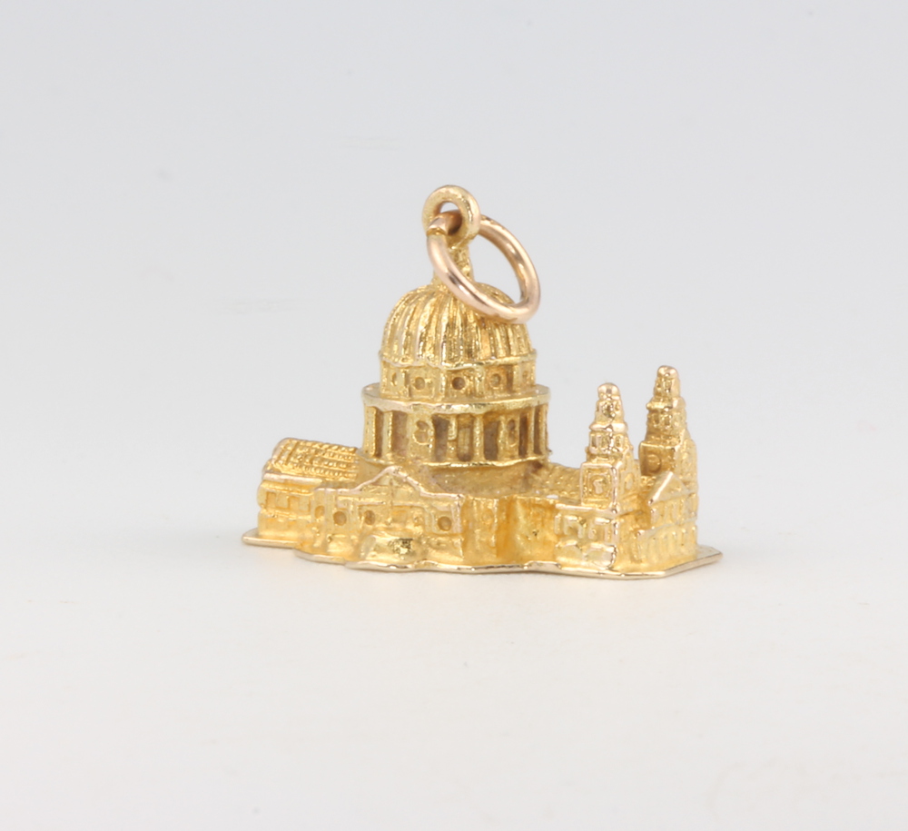 A 9ct yellow gold St Paul's Cathedral charm 4.6 grams