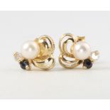 A pair of 9ct yellow gold spiral banded pearl and garnet ear studs, 1.1 grams