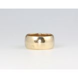 A 9ct yellow gold wedding band, size M, 6.8 grams