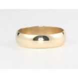 A 9ct yellow gold wedding band, size V 1/2, 4.9 grams