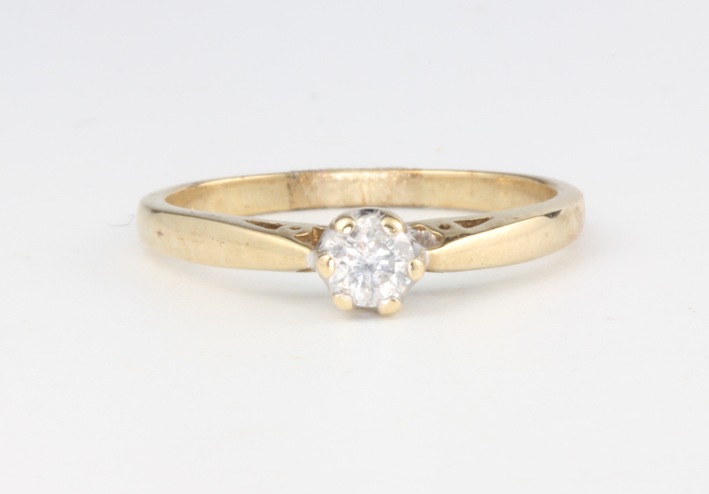 A 9ct yellow gold single stone diamond ring approx. 0.25ct, 2.2 grams, size M