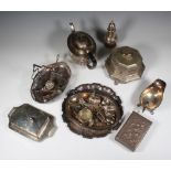 An Edwardian octagonal silver plated biscuit box and minor plated wares