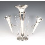 A silver epergne with 4 tapered vases on a round base, Sheffield 1918, 35cm
