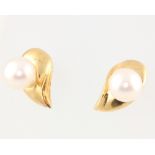 A pair of 9ct yellow gold pearl ear studs 2.9 grams