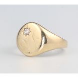 A gentleman's 9ct yellow gold diamond signet ring 9 grams, size V