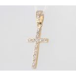 A 9ct yellow gold paste set cross pendant 26mm, 1.4 grams