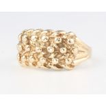 A gentleman's 9ct yellow gold keeper ring, size O, 4.1 grams