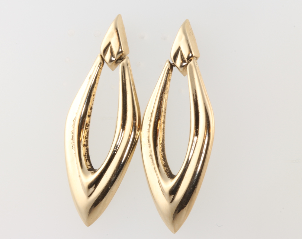 A pair of 9ct yellow gold drop earrings, 44mm, 2.2 grams