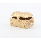 A 9ct yellow gold charm in the form of a domed top trunk, 5.1 grams